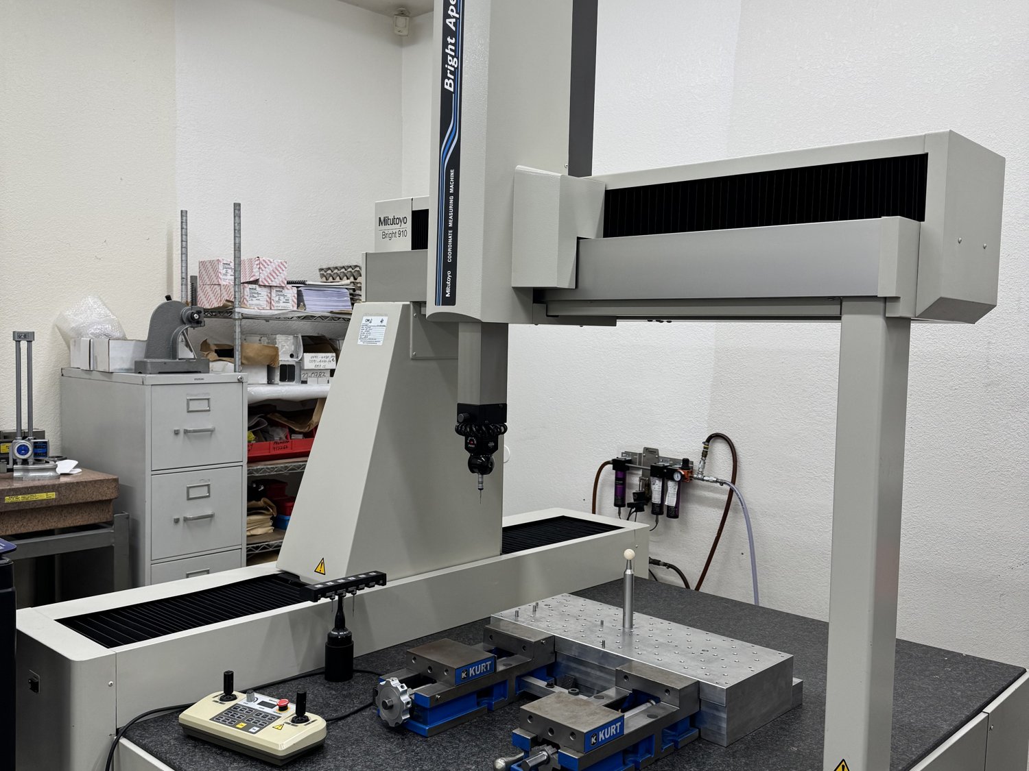 Mitutoyo Bright 910 CMM